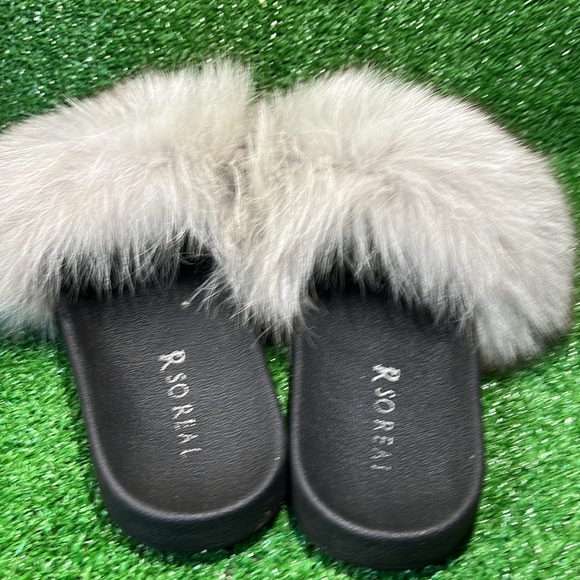SOLDWomen's R So Real Fur Slides Furry Slipper Size 13. Fits more like a size 12 - Picture 2 of 3